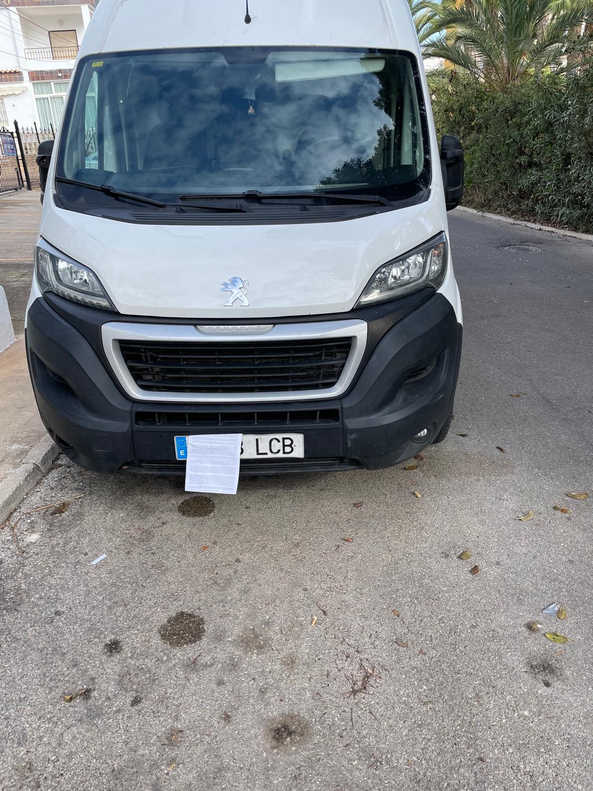 Peugeot Boxer con plataforma elevadora tel 630557907