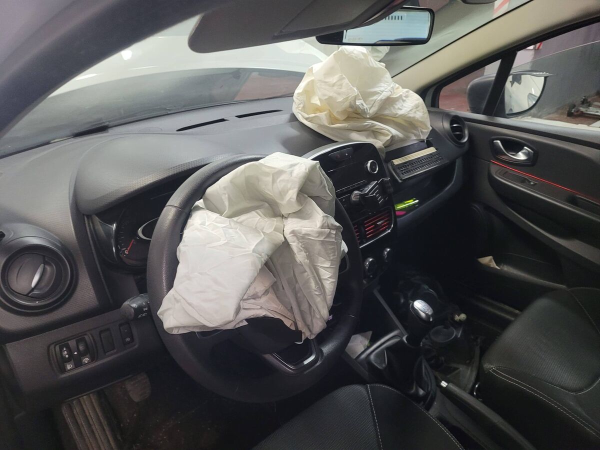 Miniatura Renault Clio 2019 RENAULT CLIO 06/2019 CON GOLPE 2.600€ 9