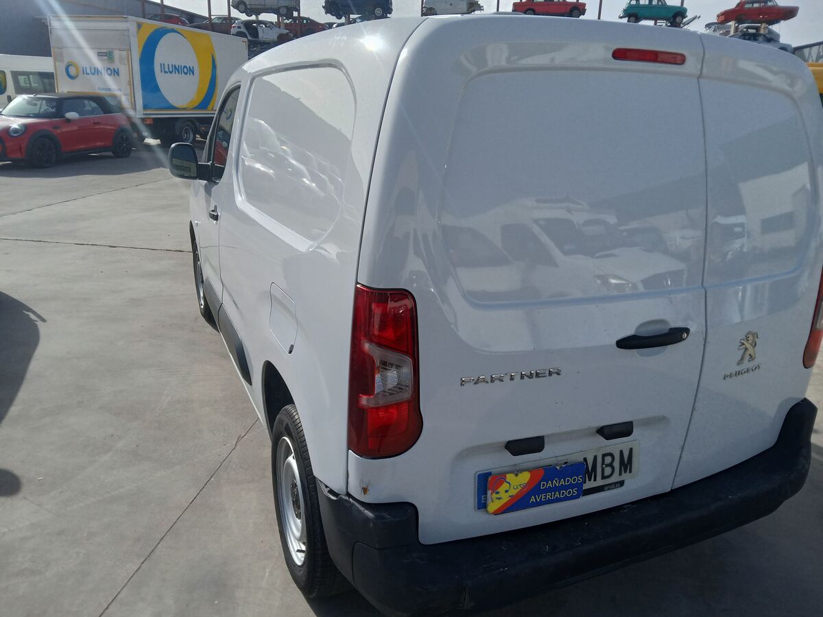 Miniatura Peugeot Partner 2022 1.5HDI 100CV 12