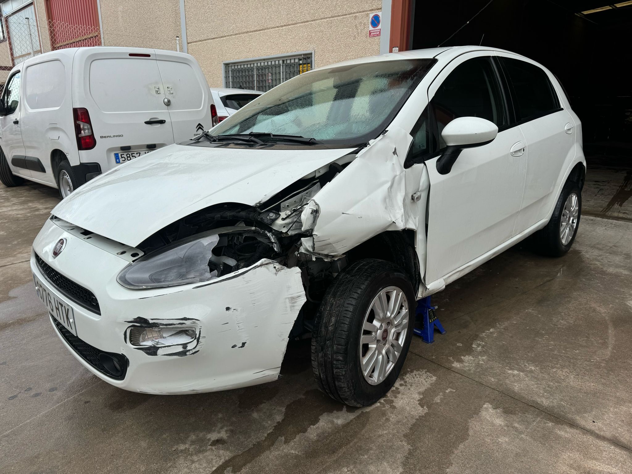 1.2 i Año 12/2013 SOLO 65.000 KM *** 1.890 € ***
