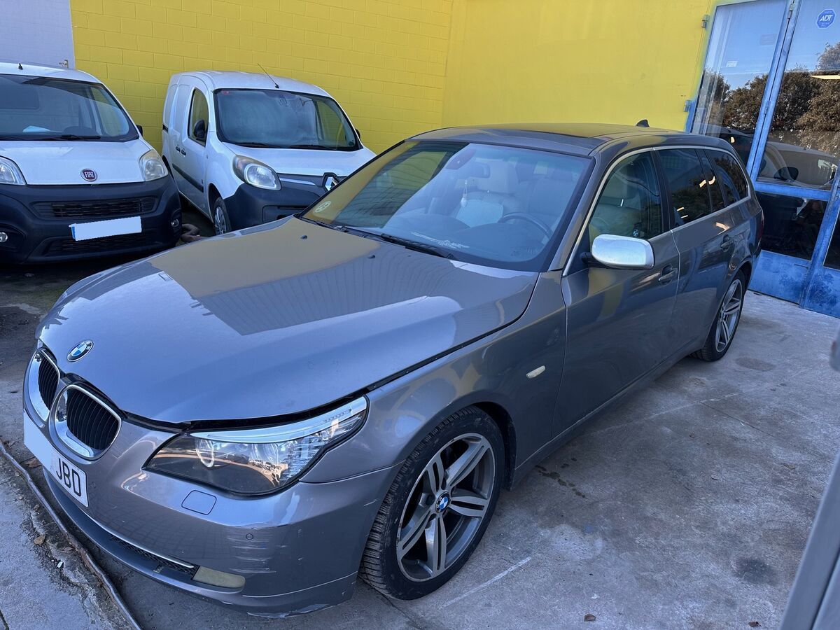 vehiculo BMW 5 Series 530d Touring 2008