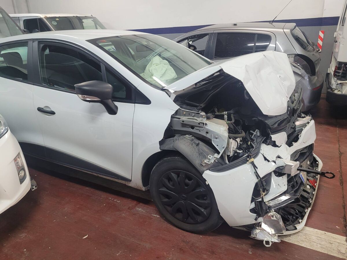 Miniatura Renault Clio 2019 RENAULT CLIO 06/2019 CON GOLPE 2.600€ 4