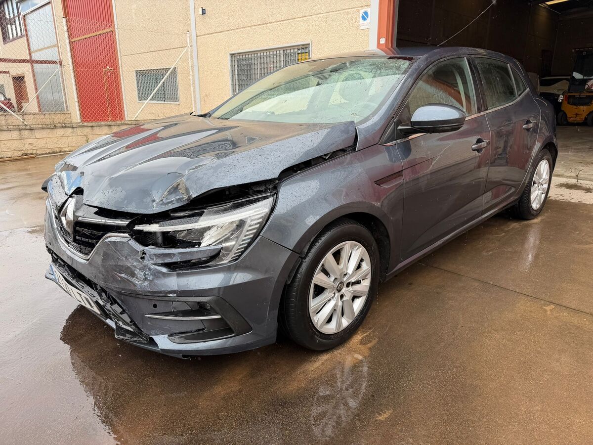 1.3 TCE 140 Cv Año 12/2021 *** 4.990 € ***