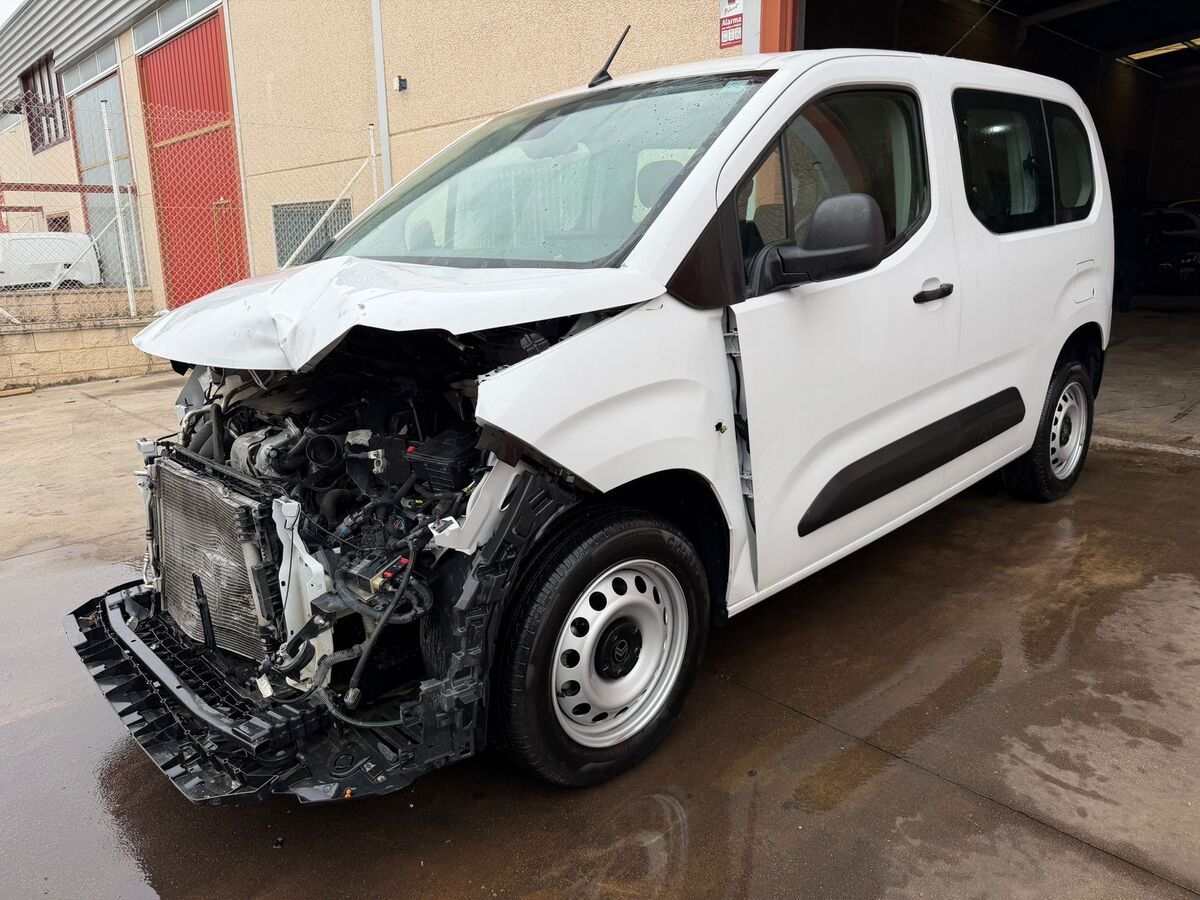 1.6 Hdi 1.5 BlueHdi Año 9/2024 *** 7.490 € ***