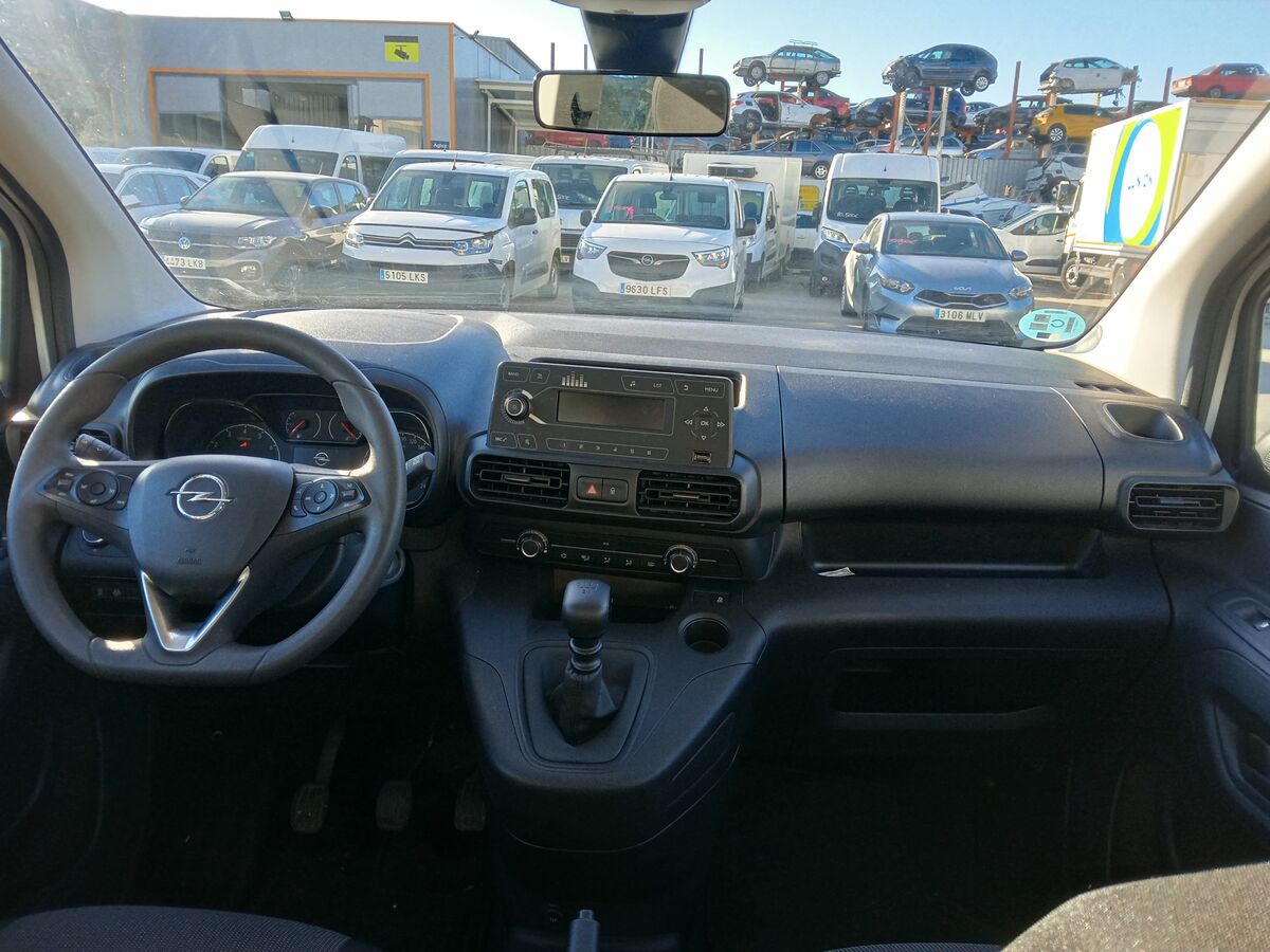 Miniatura Opel Combo 2022 1.5D 100CV 11