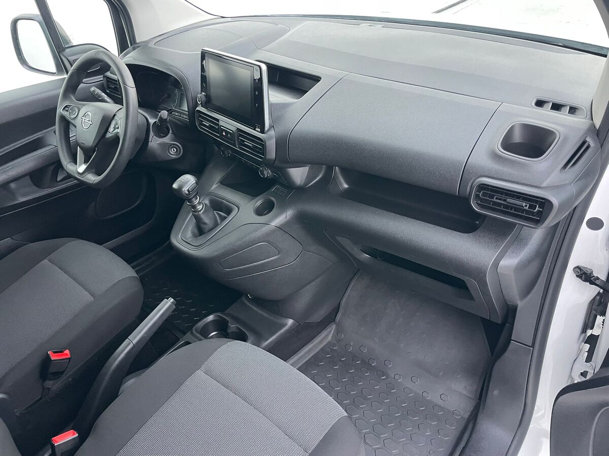 Miniatura Opel Combo 2022 3P. Furgón 1.5D 100 cv. -Av. Motor- 7.500€ 11