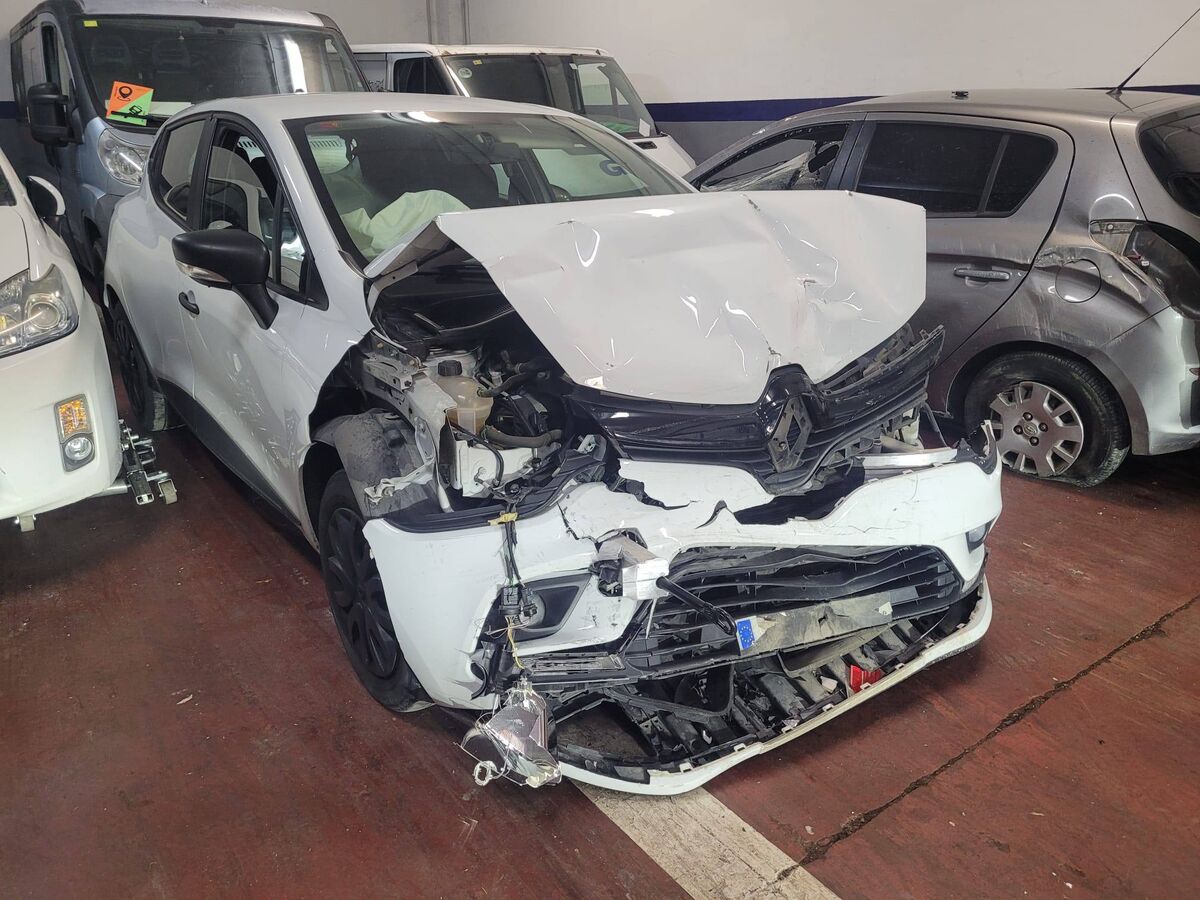 Miniatura Renault Clio 2019 RENAULT CLIO 06/2019 CON GOLPE 2.600€ 1