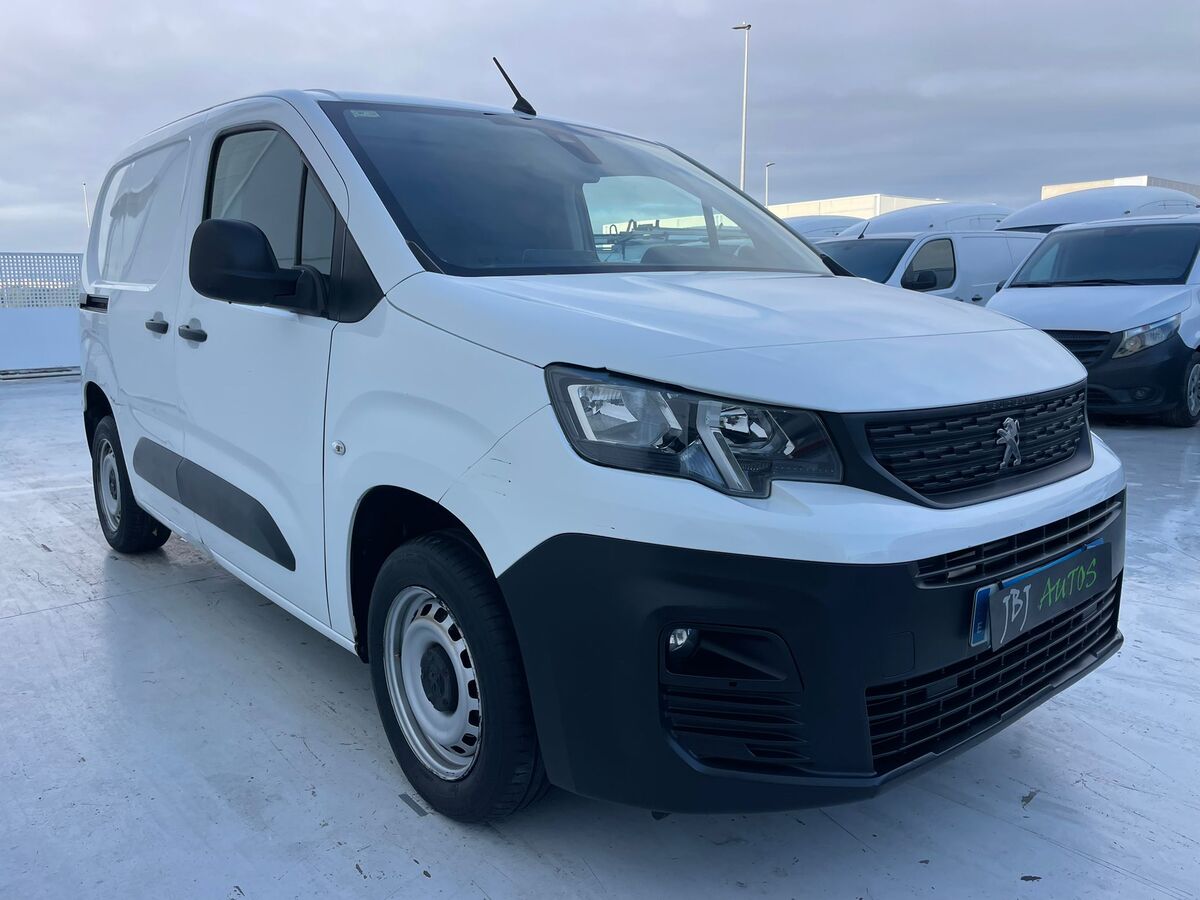 Miniatura Peugeot Partner 2021 BlueHDi 100 cv. -Motor averiado- 7.500€ 2