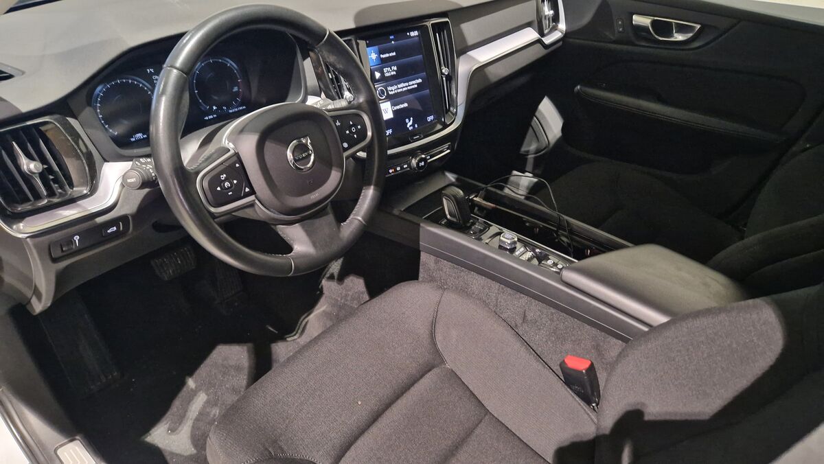 V60 B4 198cv mini hybrido perfecto estado