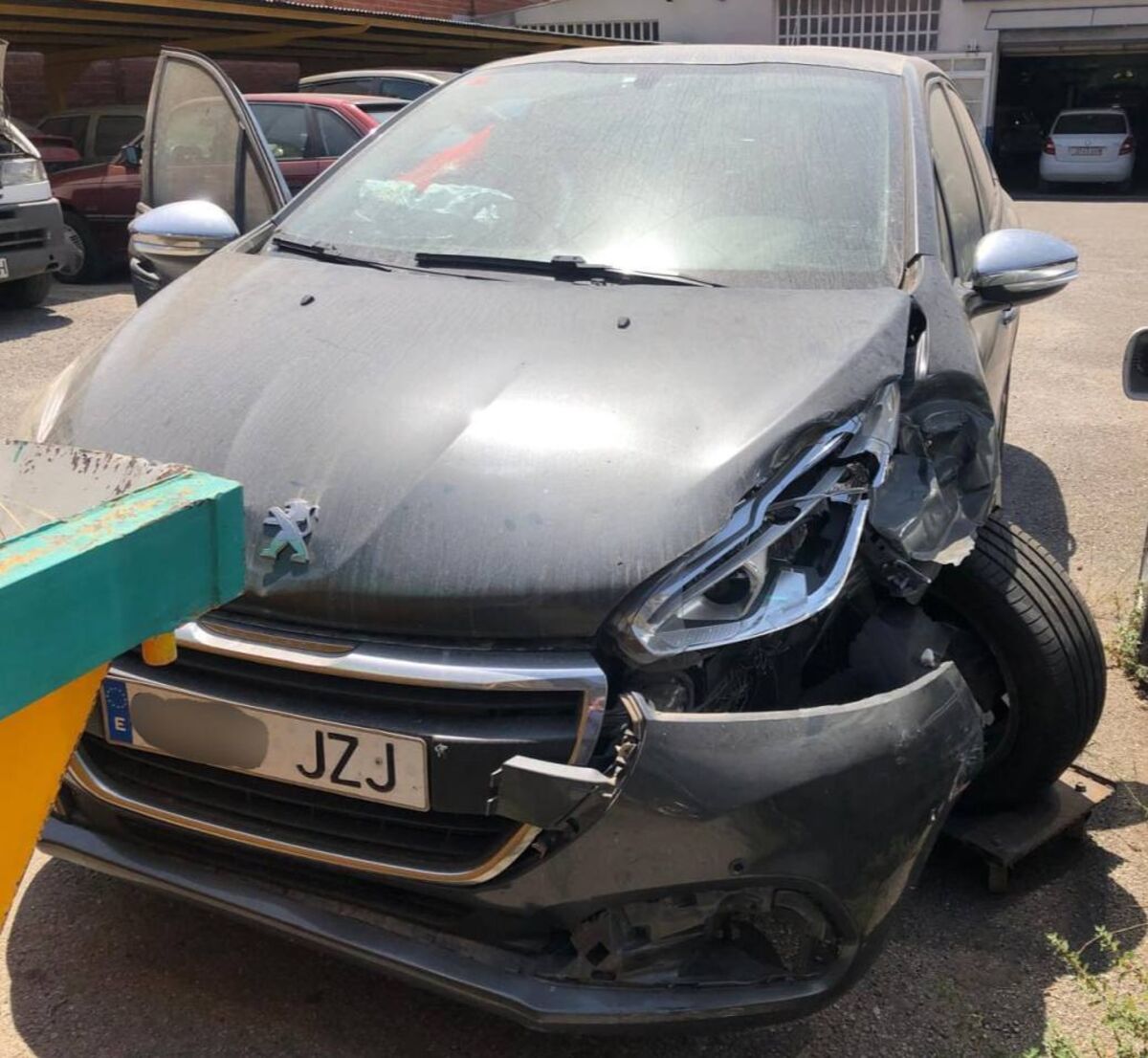 PEUGEOT 208 AÑO 2017 CON GOLPE