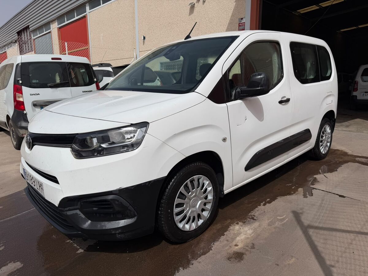 1.5 D4D Año 11/2021 *** 4.990 € ***