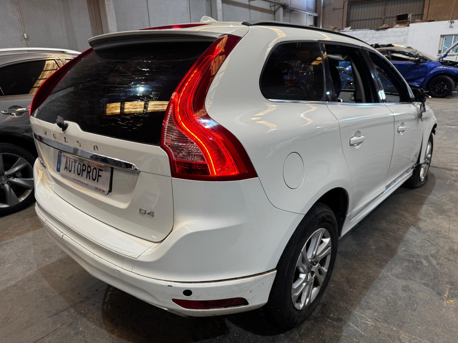 Volvo XC60 2.0 D4 MOMENTUM 2017 ACCIDENTADO
