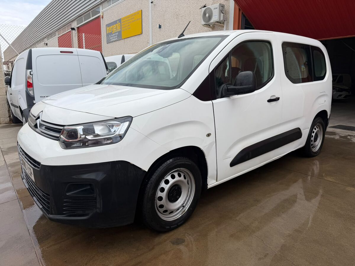 1.5 BlieHdi Año 8/2021 *** 4.990 € ***