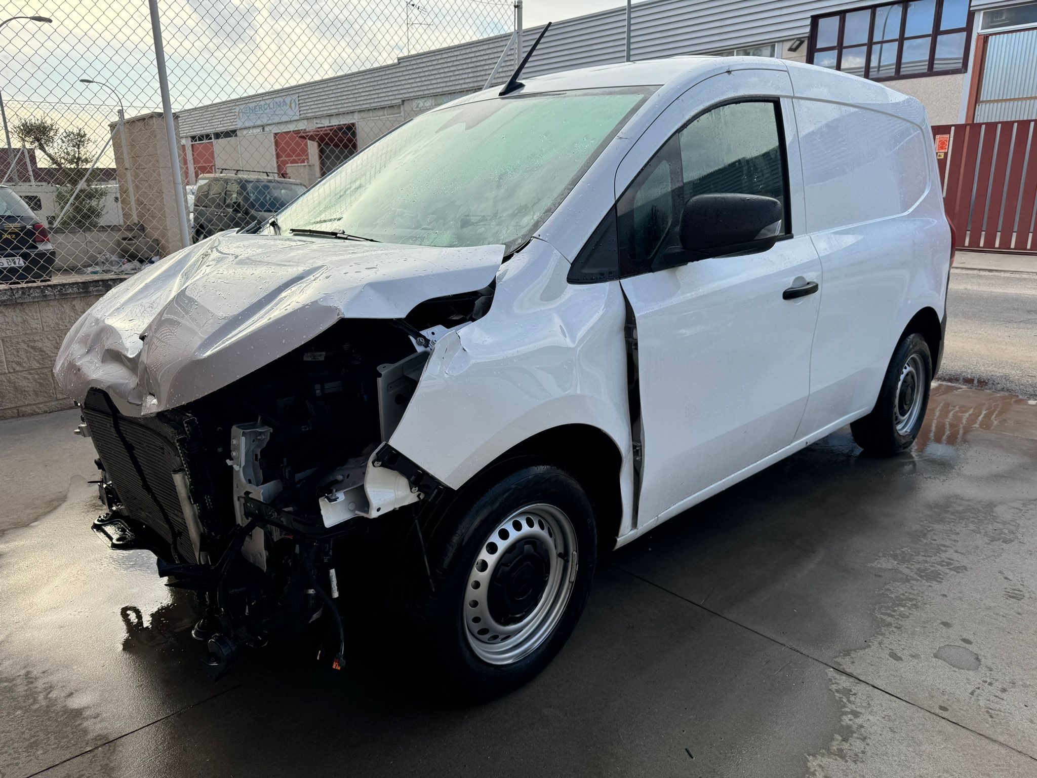 1.5 Dci Año 5/2025 SOLO 5.000 Km *** 8.990 € ***