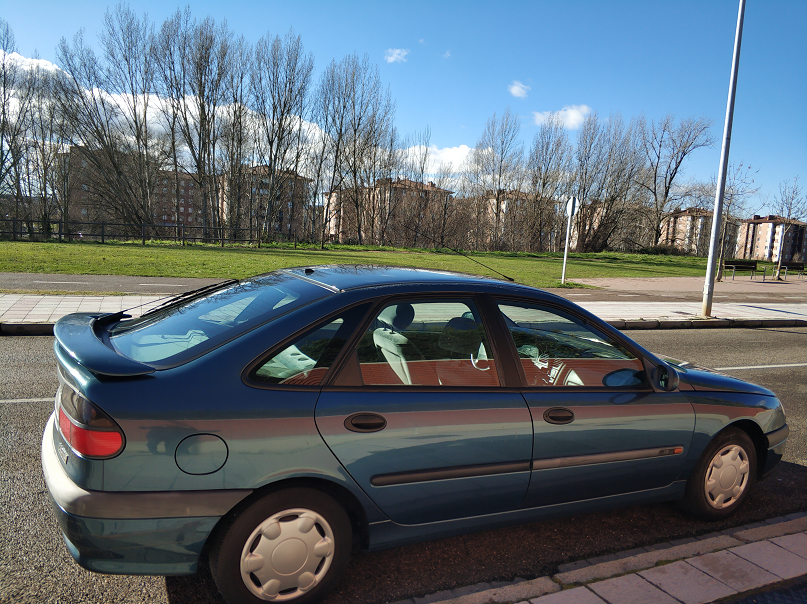 Se vende el coche funcionando perfectamente con ITV, Impuestos y toda al día.