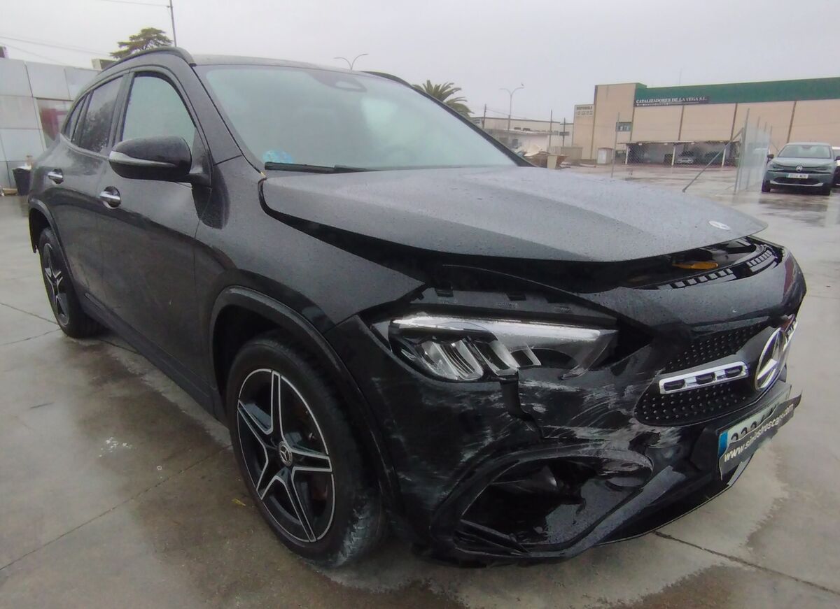 MERCEDES GLA 200 1.4cc 163cv HIBRIDO AUTOMATICAO  AÑO 2023