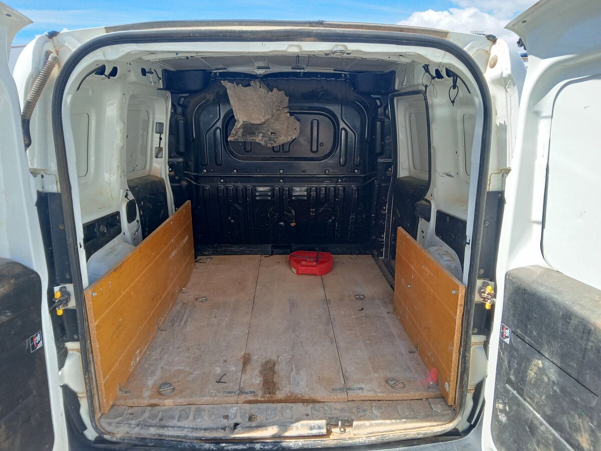 Miniatura Fiat Doblo 2022 1.6SX 90CV 9