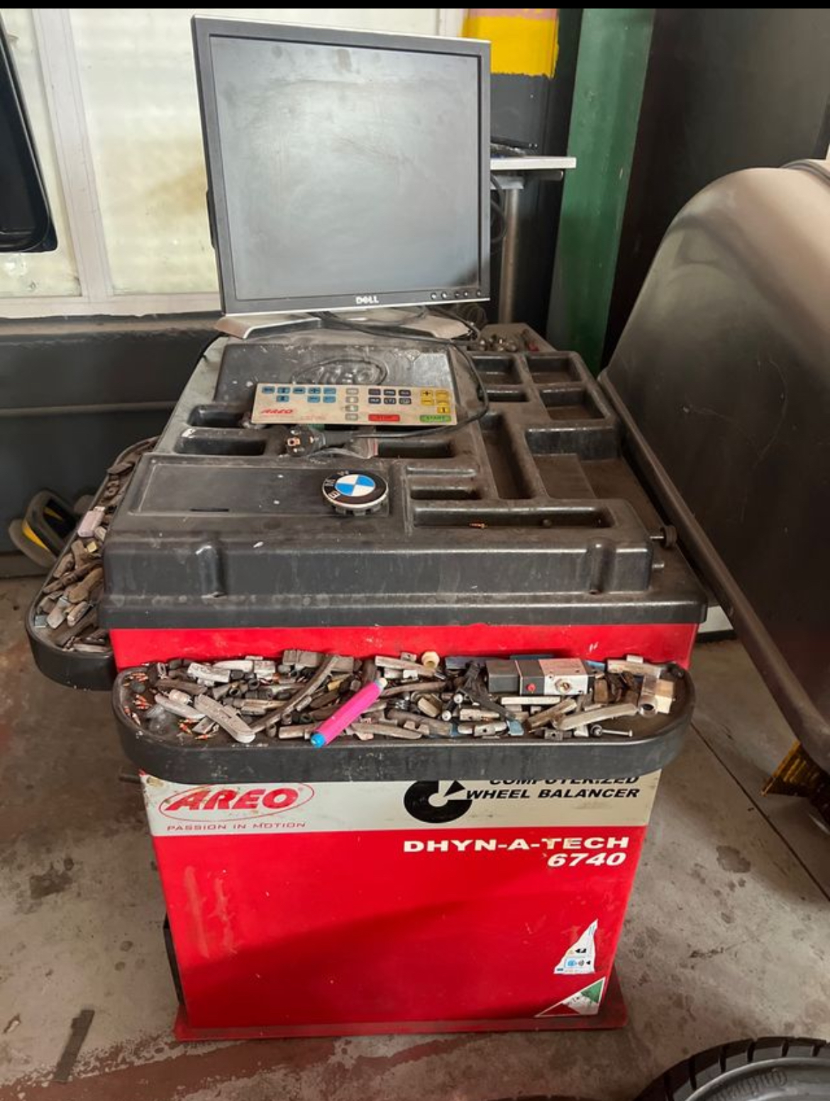 Máquina equilibradora de ruedas