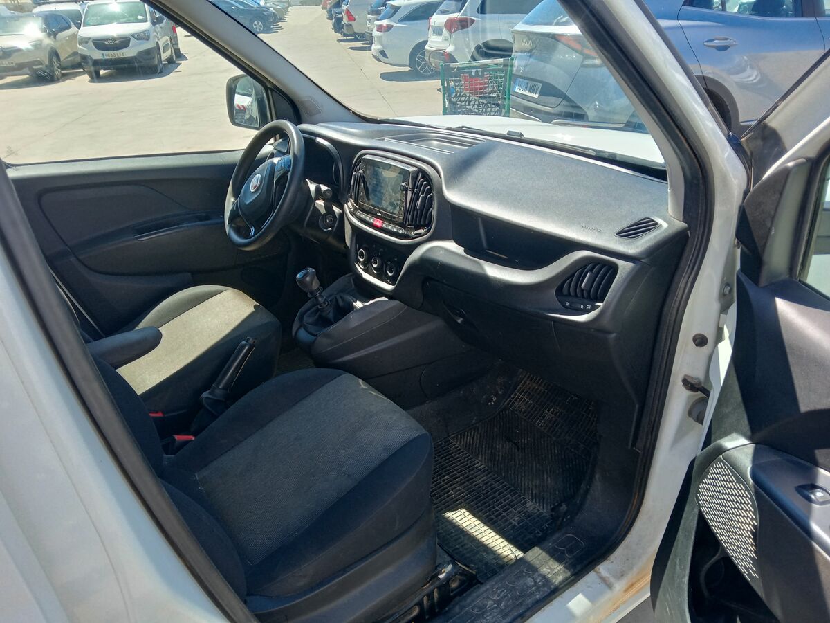 Miniatura Fiat Doblo 2022 1.6SX 90CV 8