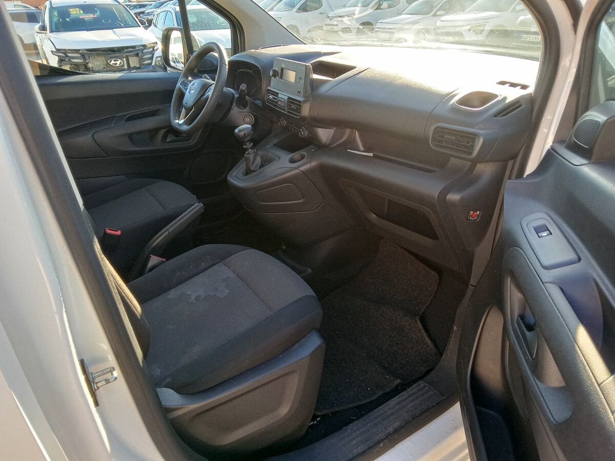 Miniatura Opel Combo 2022 1.5D 100CV 10