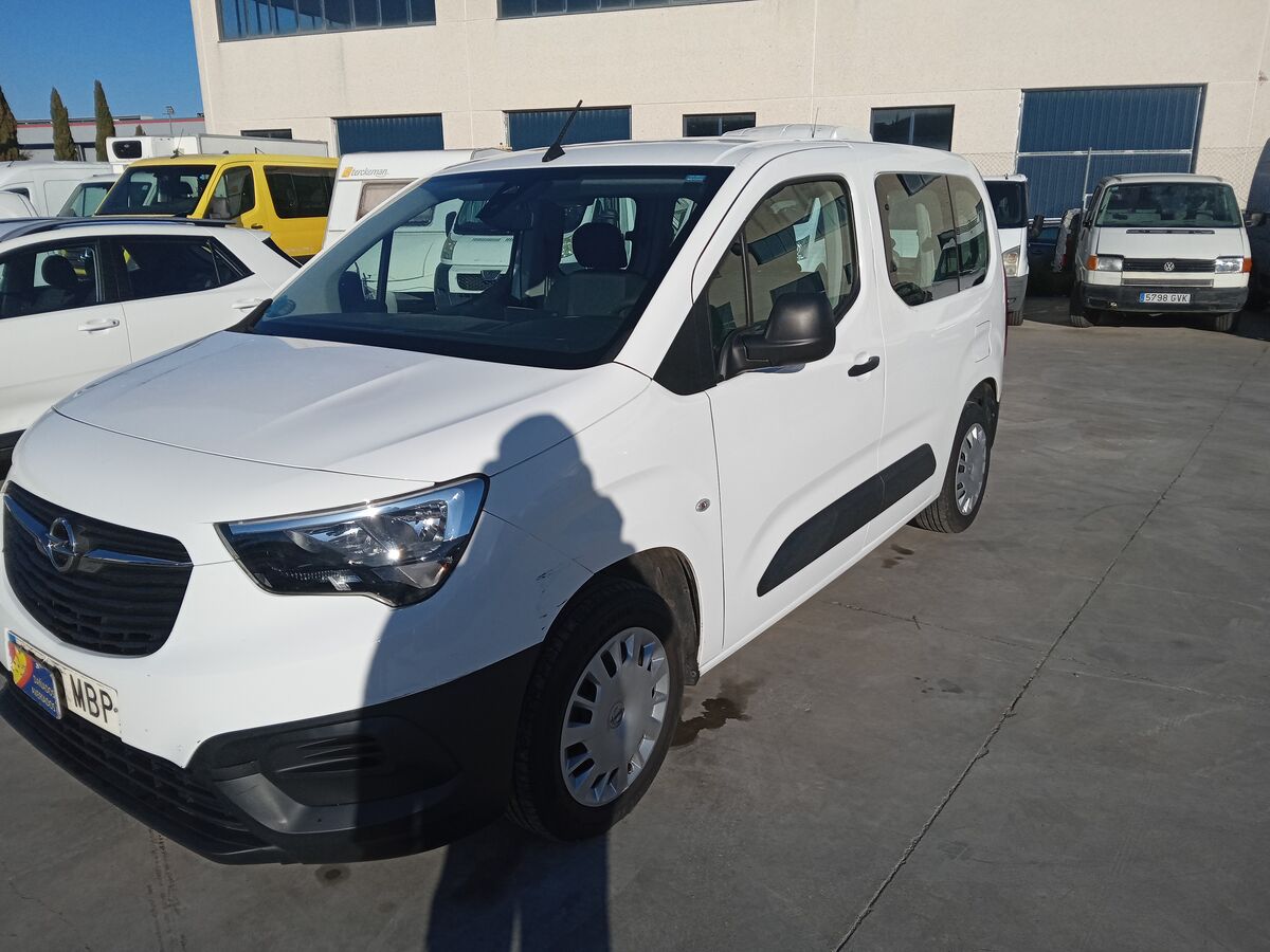 Miniatura Opel Combo 2022 1.5D 100CV 4