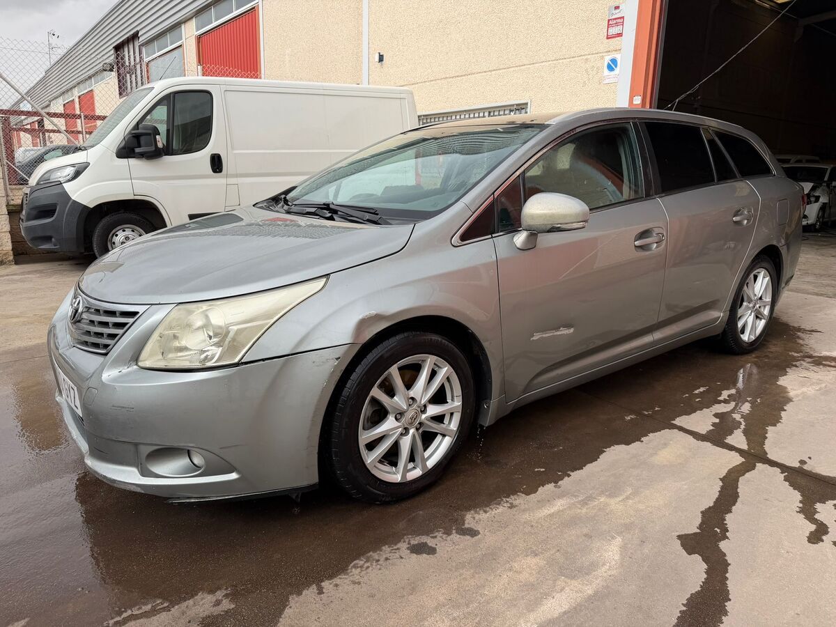 vehiculo Toyota Avensis 2.2 DID Año 2010 *** 990 € ***