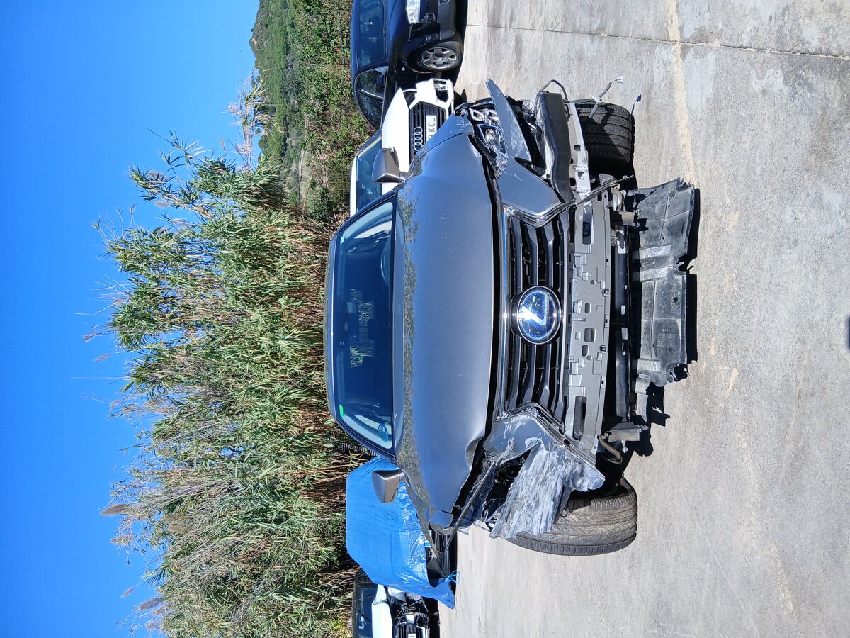 LEXUS IS 300H 180CV siniestro