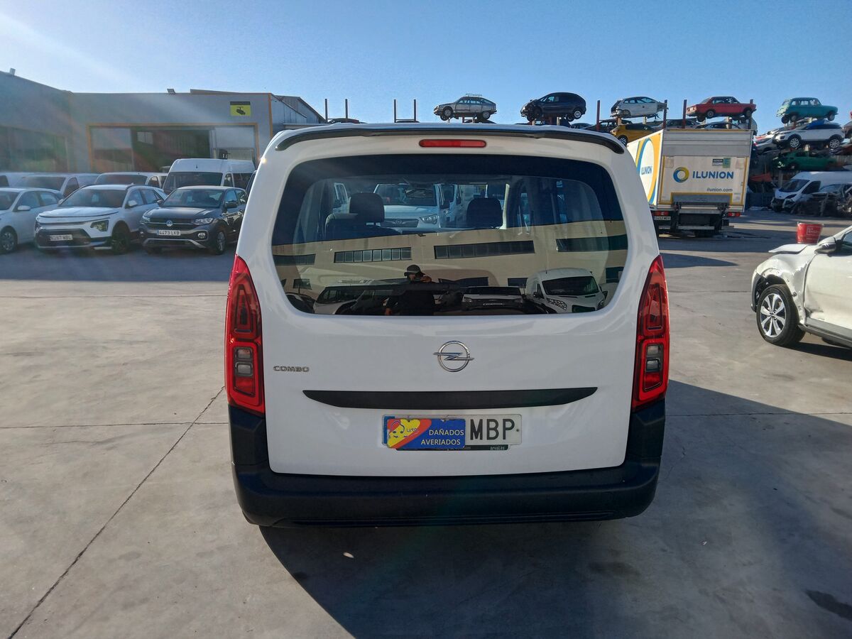 Miniatura Opel Combo 2022 1.5D 100CV 19