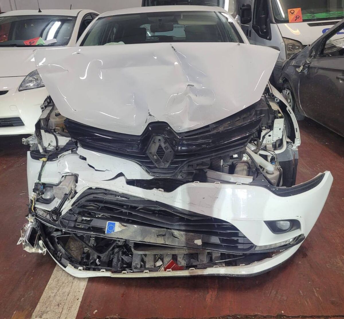 vehiculo Renault Clio RENAULT CLIO 06/2019 CON GOLPE 2.600€