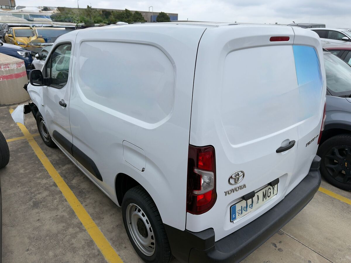 TOYOTA PROACE CITY AÑO 2023 CON GOLPE
