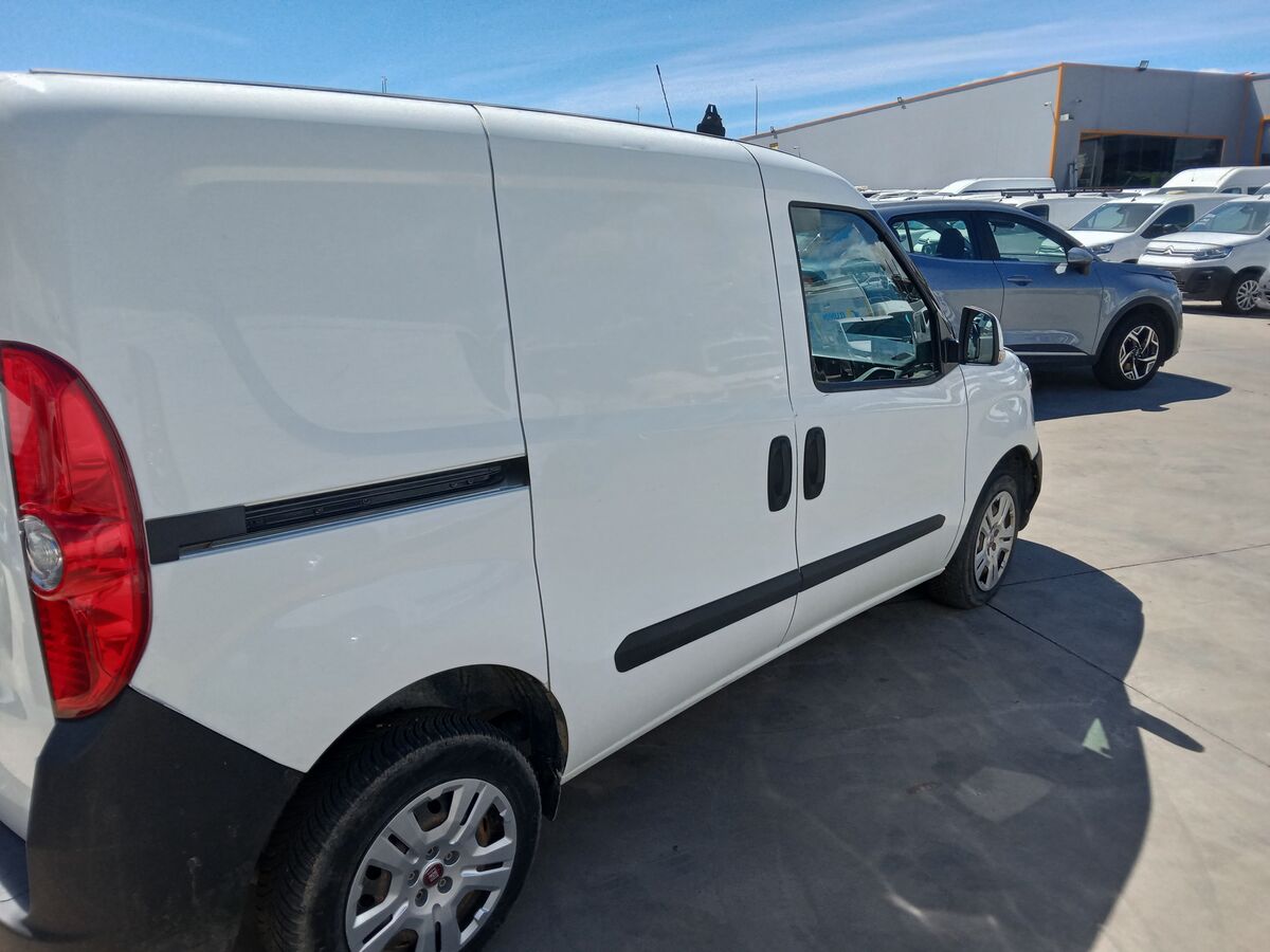 Miniatura Fiat Doblo 2022 1.6SX 90CV 6