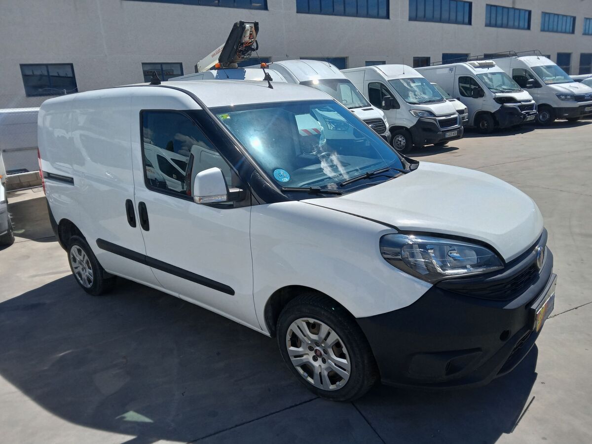 Miniatura Fiat Doblo 2022 1.6SX 90CV 7