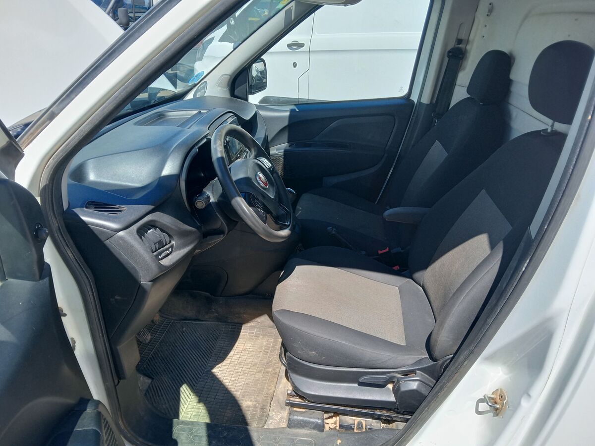 Miniatura Fiat Doblo 2022 1.6SX 90CV 12