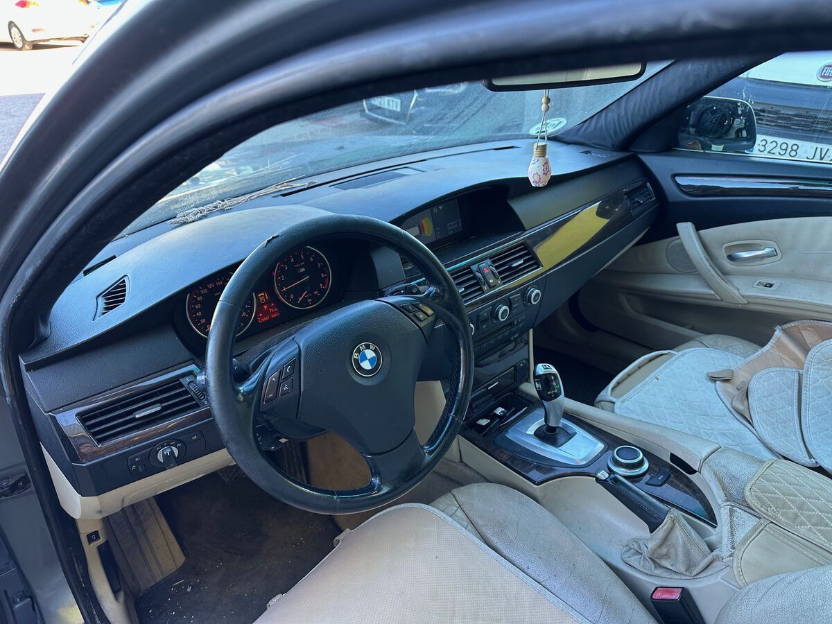 Miniatura BMW 5 Series 2008 530d Touring 2008 10