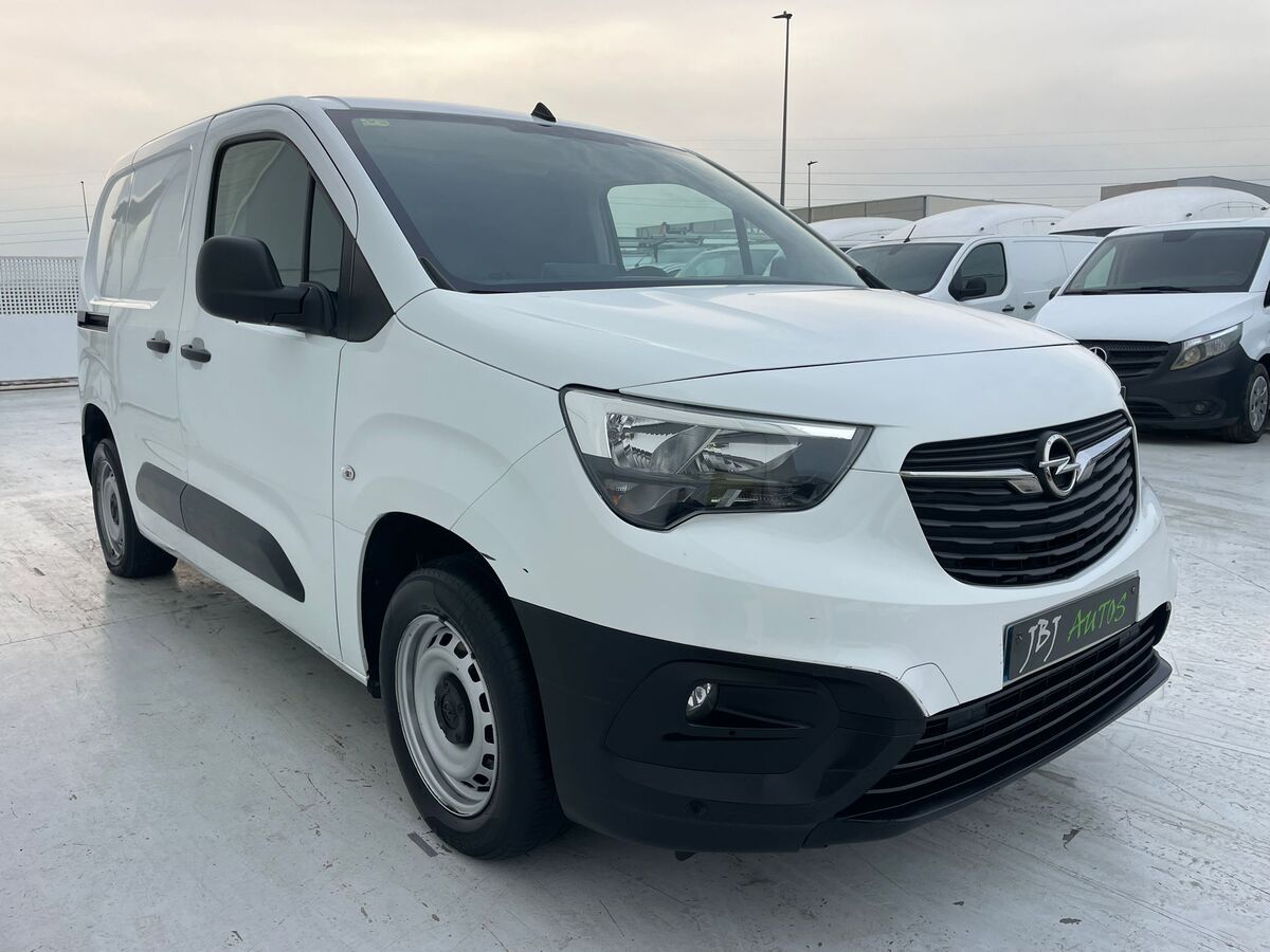 Miniatura Opel Combo 2022 3P. Furgón 1.5D 100 cv. -Av. Motor- 7.500€ 2