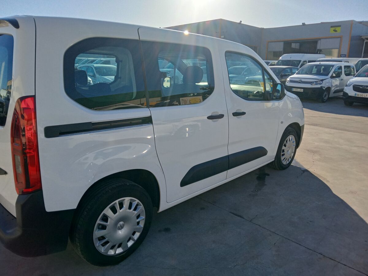 Miniatura Opel Combo 2022 1.5D 100CV 7