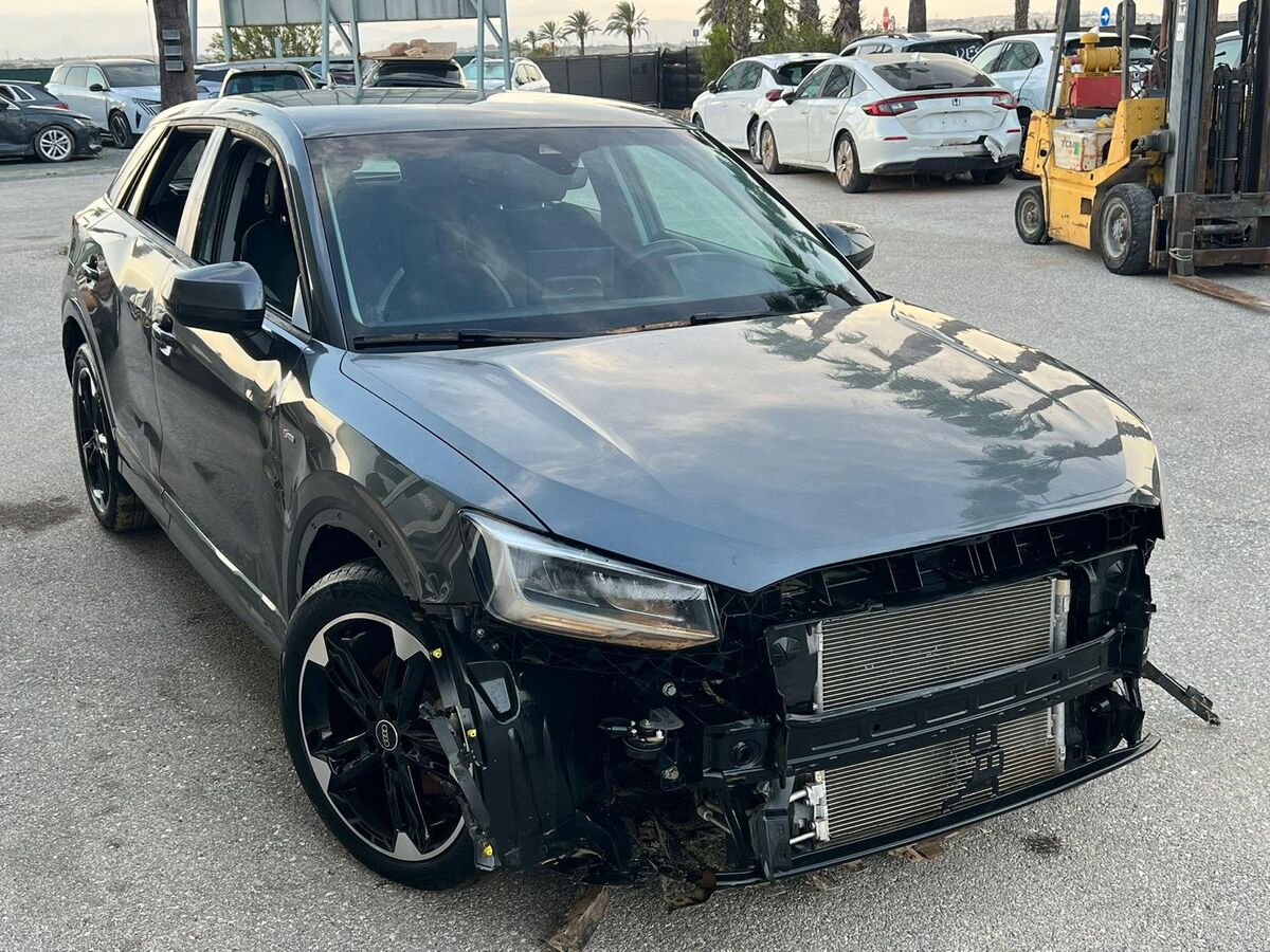 Audi q2 2025 inundado para reparar