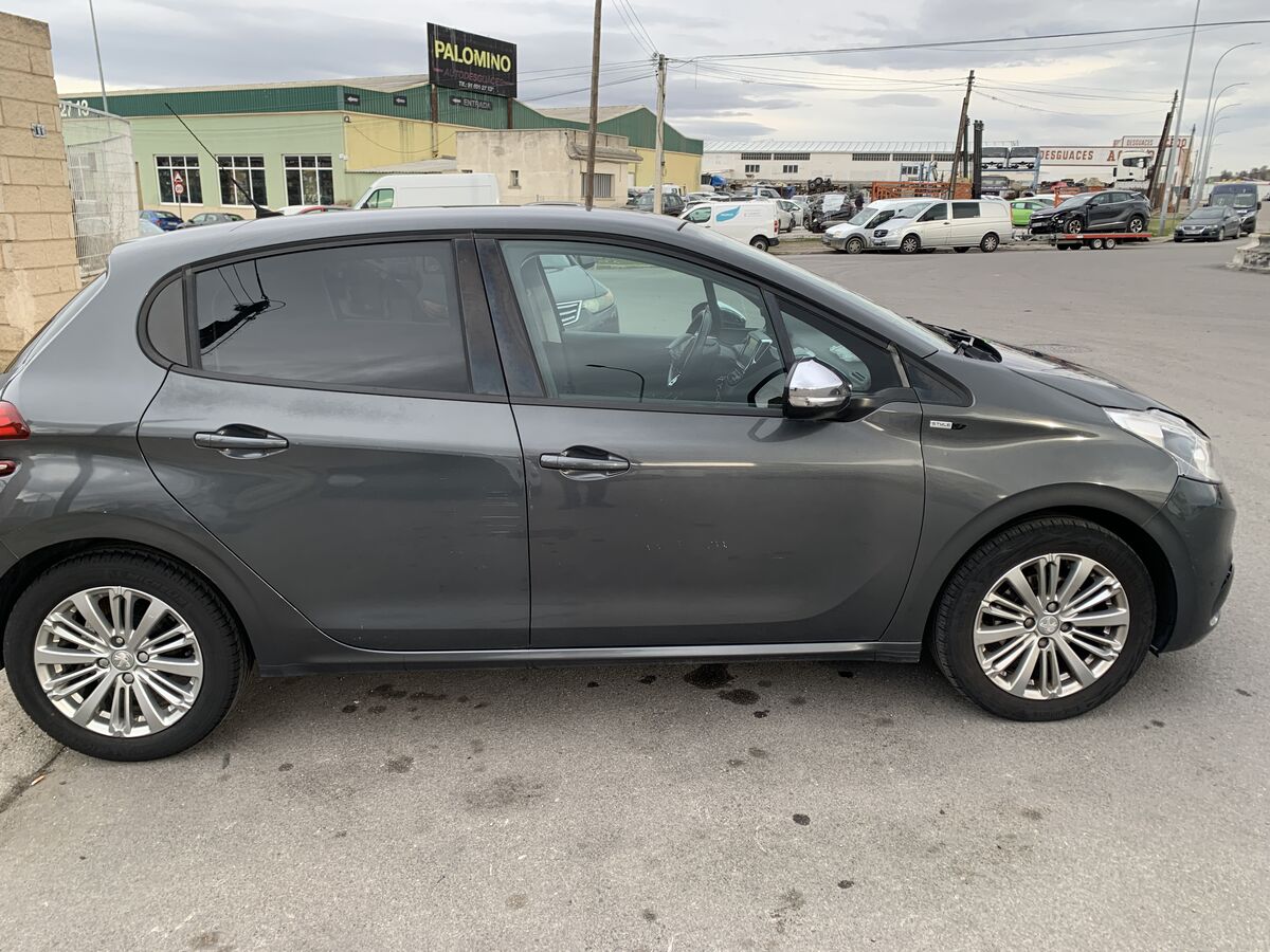 Miniatura Peugeot 208 2017 PEUGEOT 208 1.2 INY 82CV 7