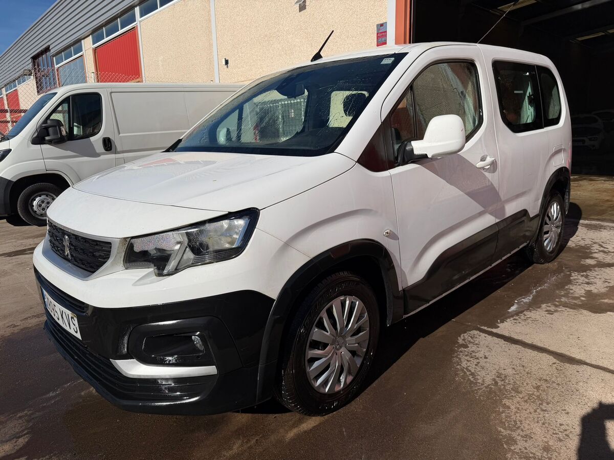 1.5 BlueHdi Año 5/2019 *** 5.990 € ***