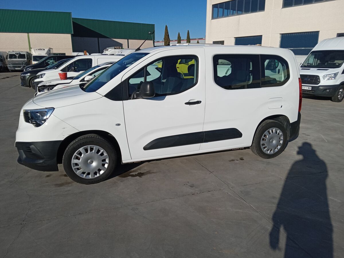 Miniatura Opel Combo 2022 1.5D 100CV 5