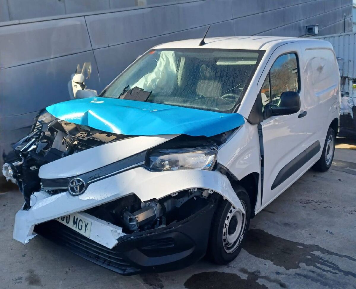 Miniatura Toyota ProAce City 2023 TOYOTA PROACE CITY AÑO 2023 CON GOLPE 2