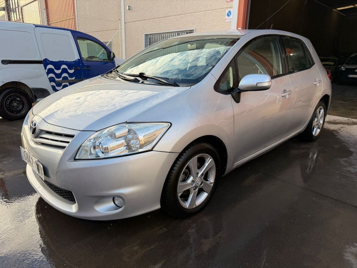 vehiculo Toyota Auris 1.4 D4D Año 5/2010 *** 3.790 € ***