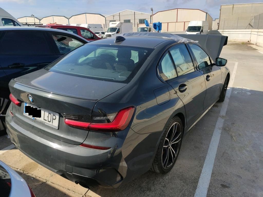 BMW  320iA