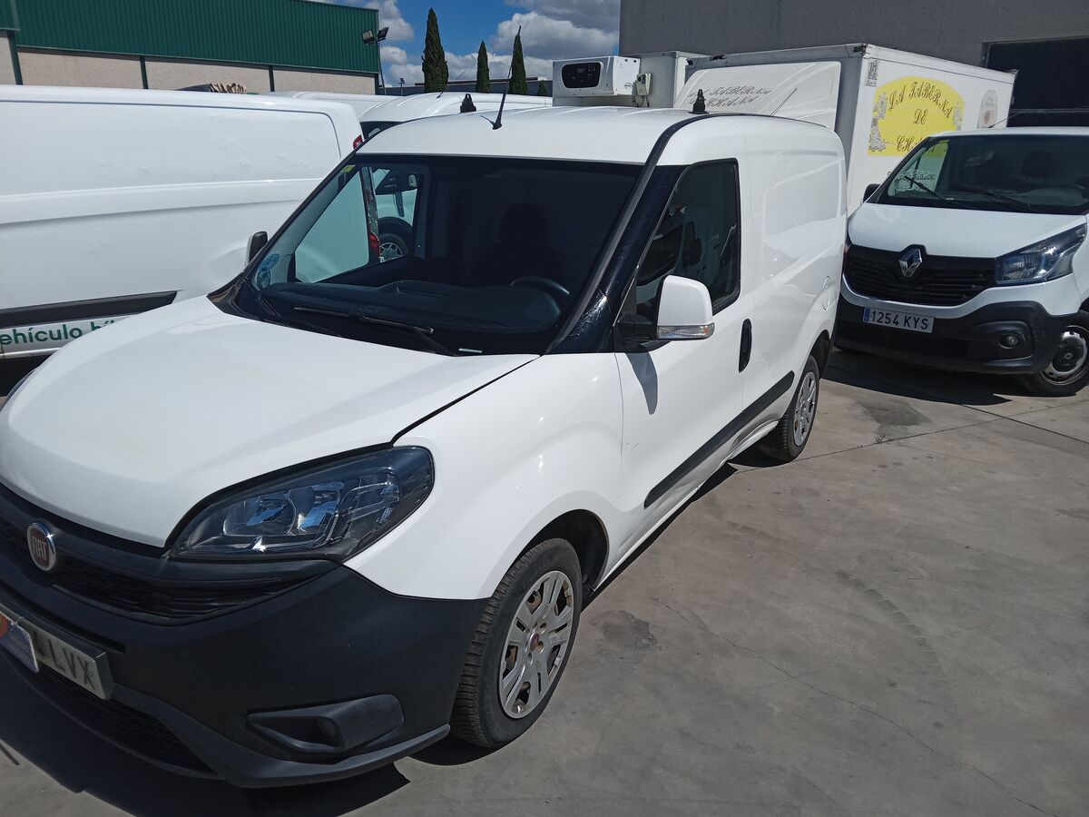 Miniatura Fiat Doblo 2022 1.6SX 90CV 4