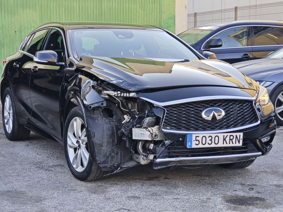 INFINITI Q30 1.6 Premium AUTOMÁTICO 7999.-€
