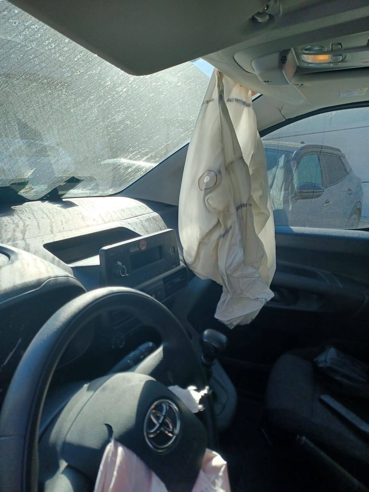 Miniatura Toyota ProAce City 2023 TOYOTA PROACE CITY AÑO 2023 CON GOLPE 7