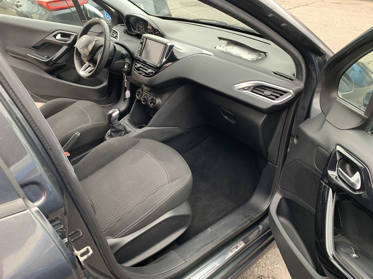 Miniatura Peugeot 208 2017 PEUGEOT 208 1.2 INY 82CV 16