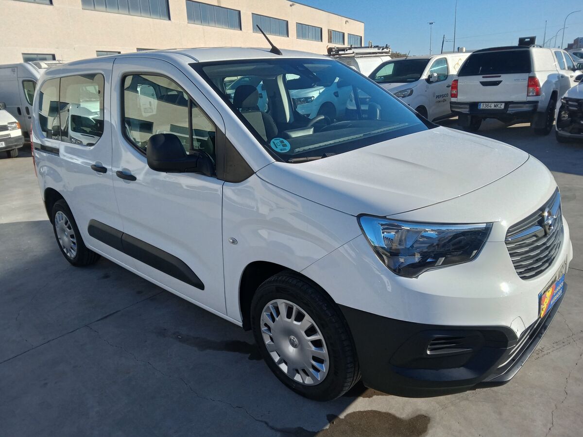 Miniatura Opel Combo 2022 1.5D 100CV 9