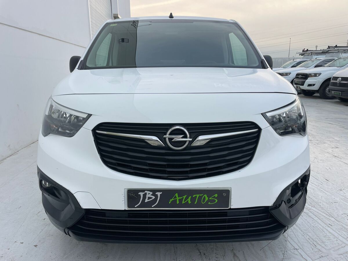 Miniatura Opel Combo 2022 3P. Furgón 1.5D 100 cv. -Av. Motor- 7.500€ 1