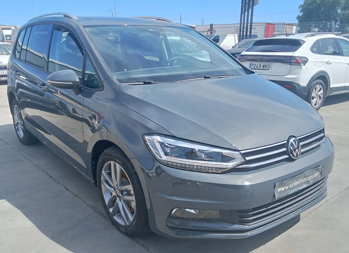 VW TOURAN 1.5cc TSI 150cv  GASOLINA MANUAL  AÑO 2026